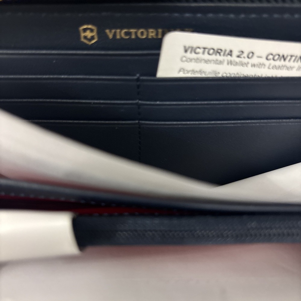 Victorinox Women's Navy Victoria Continental 2.0  Wallet - Picture 3 of 7